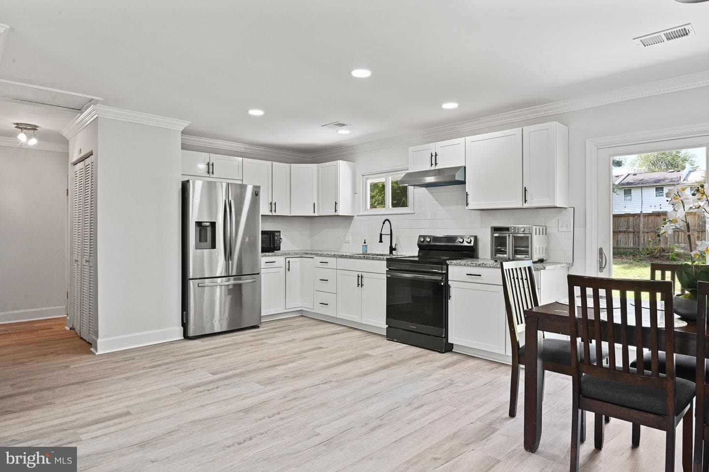 501 E Poplar Road E photo 11