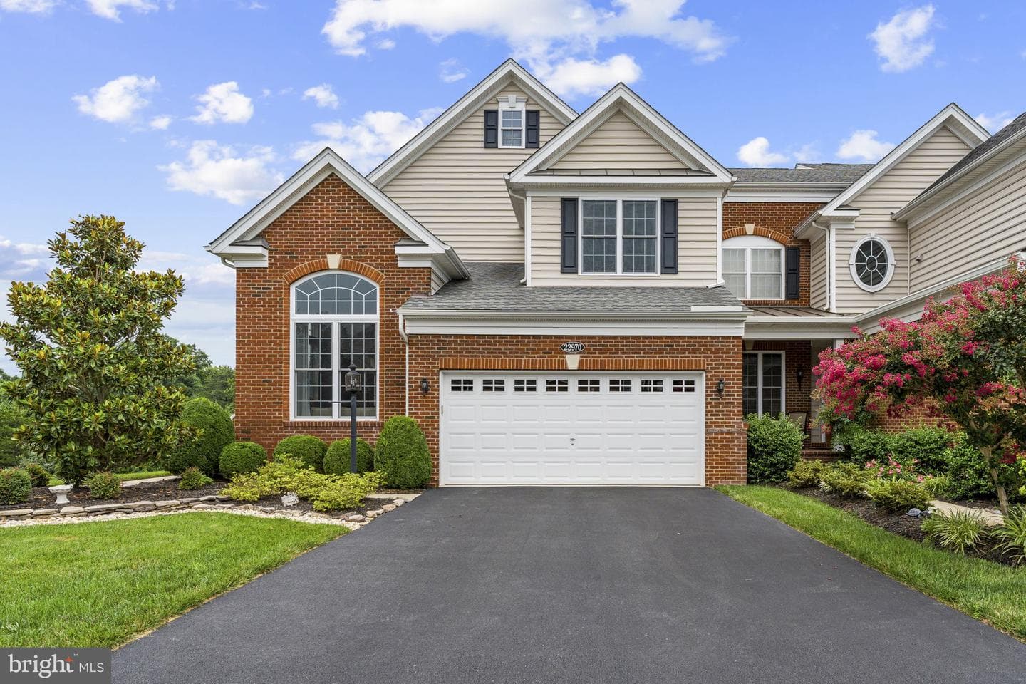 22970 Weybridge Square, Broadlands