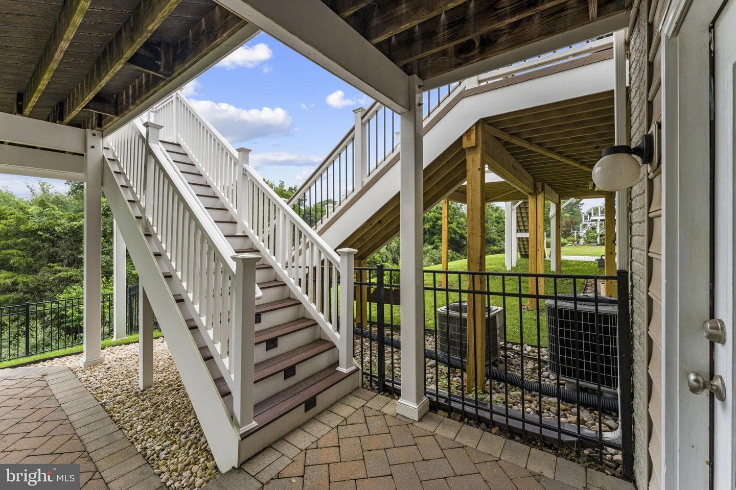 22970 Weybridge Square photo 110