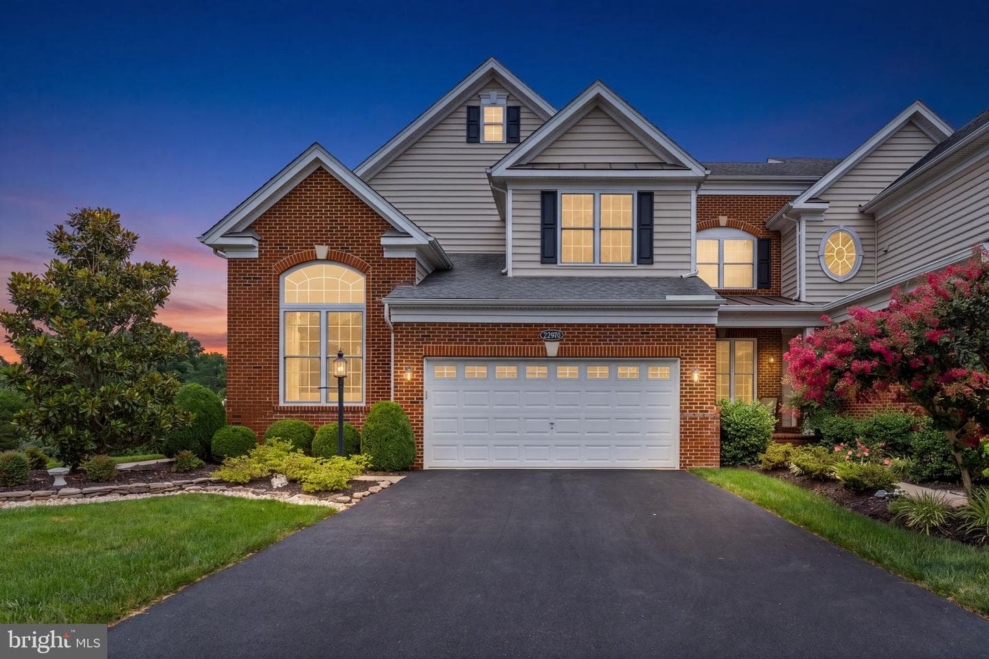 22970 Weybridge Square, Broadlands