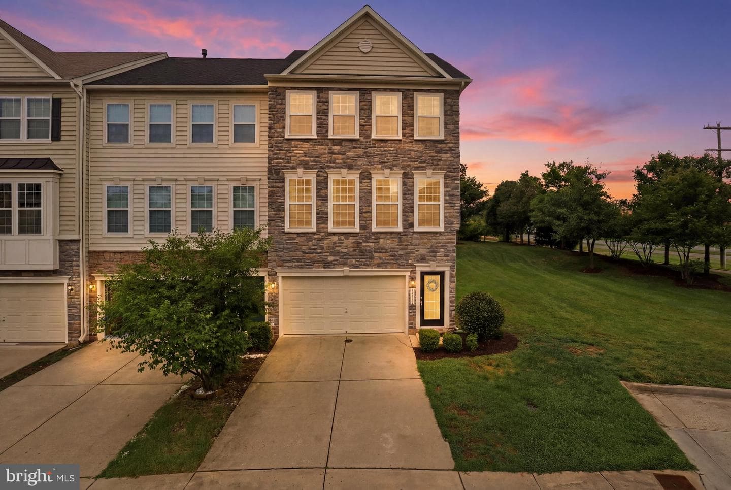 42251 Dean Chapel Square, Chantilly