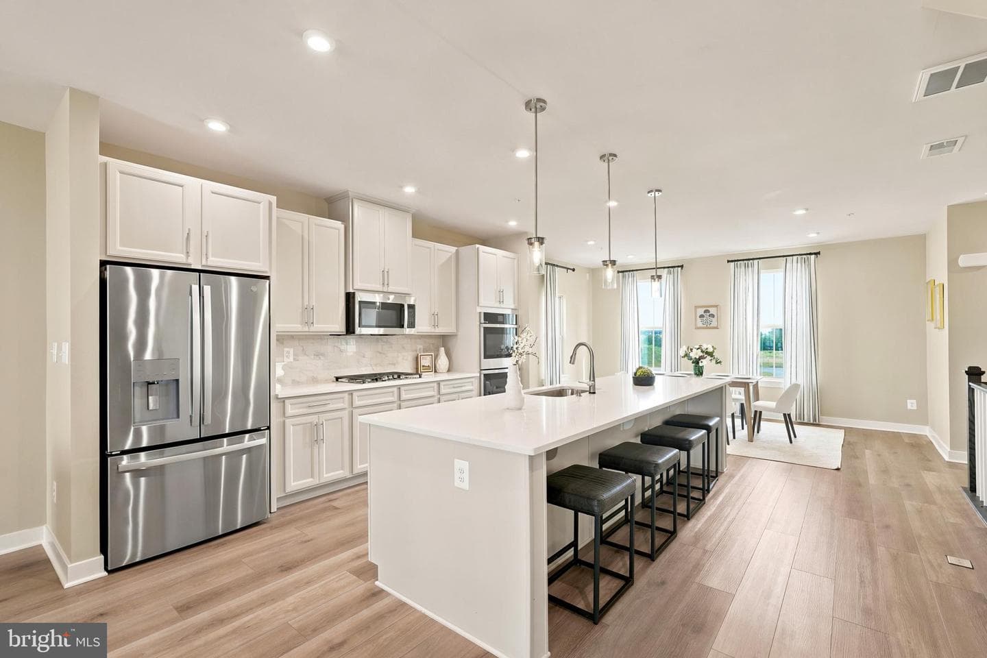24274 Thurso Square photo 3