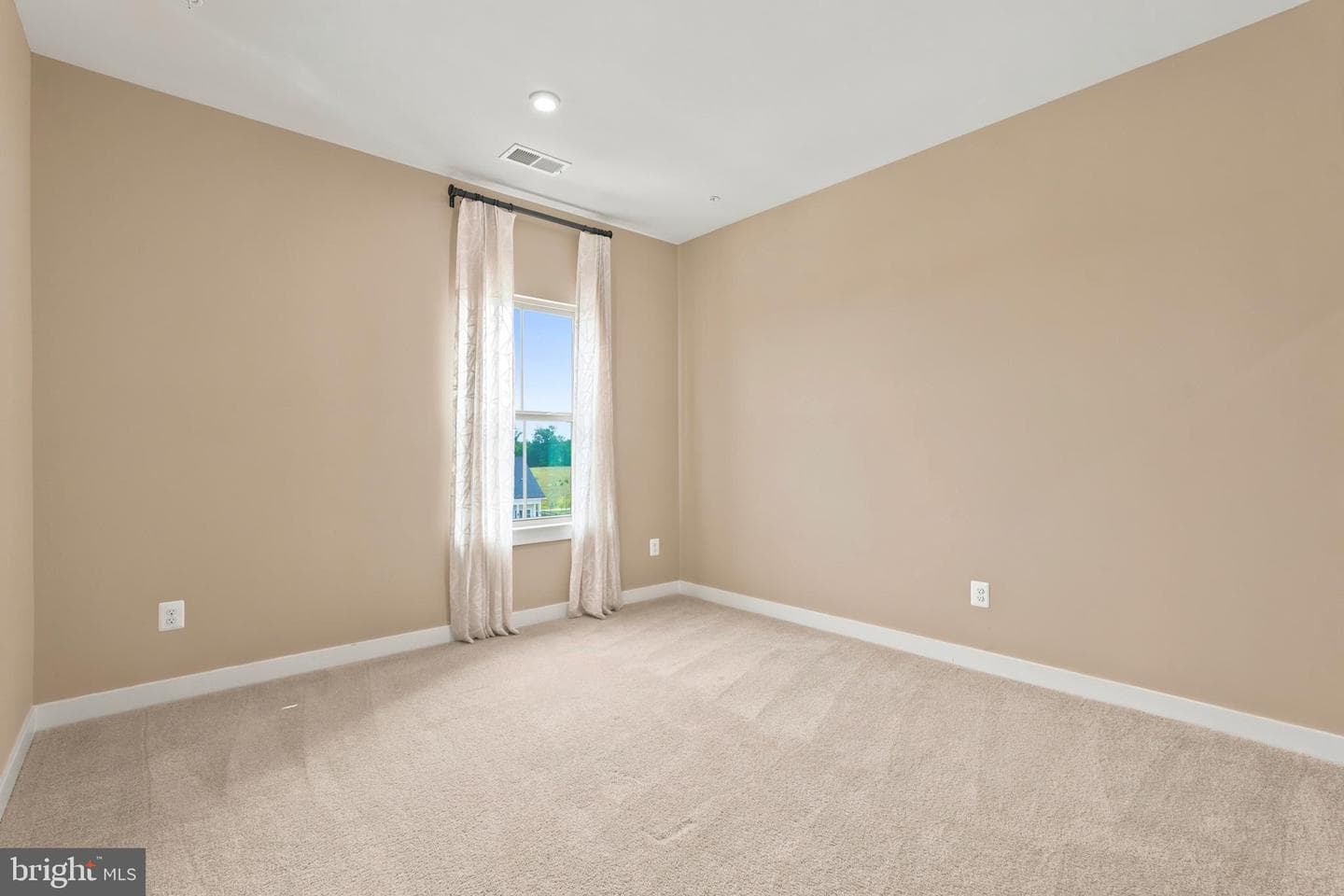 24274 Thurso Square photo 60