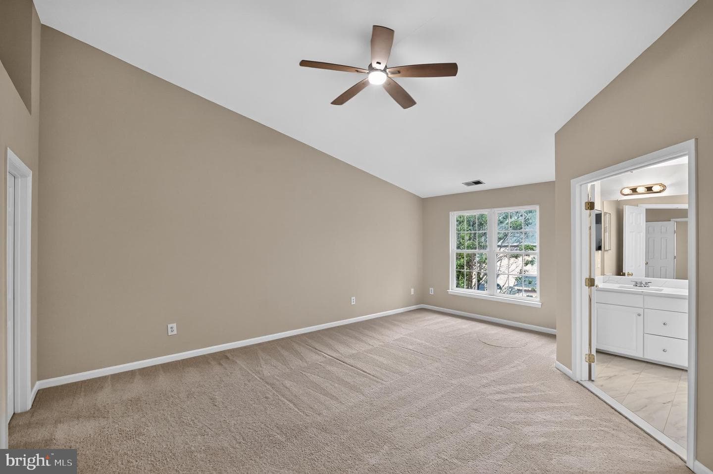 25915 Kirkwood Square photo 18