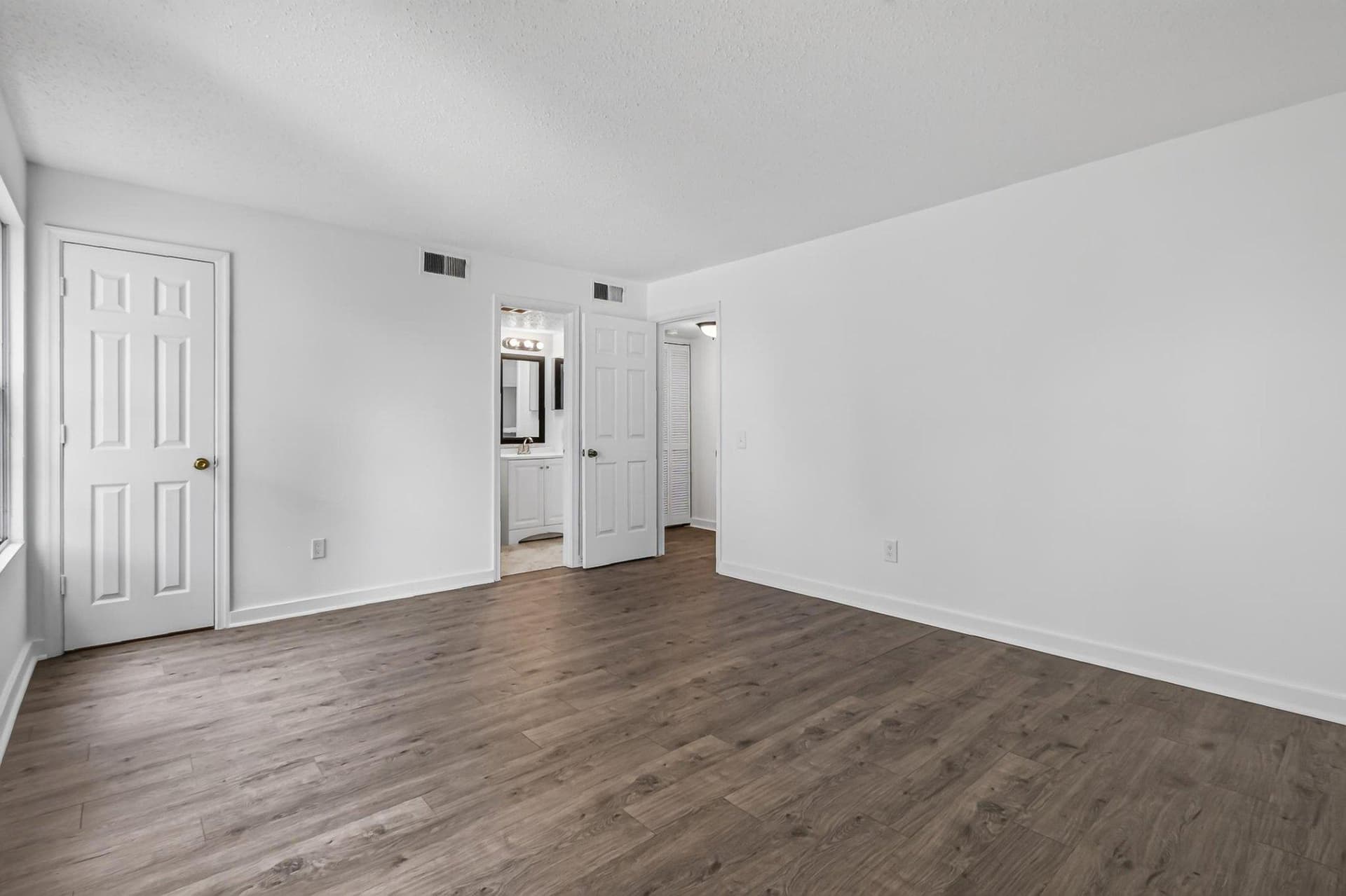 128 Fort Evans Road SE #c photo 21