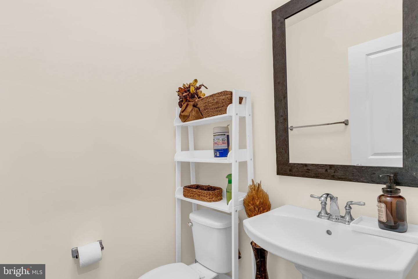 42322 Sillas Square photo 25