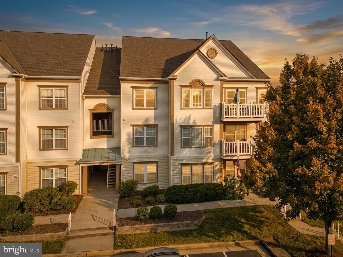 21851 Locomotive Terrace #301, Sterling