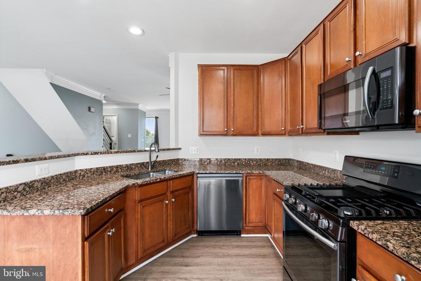 508 Legrace Terrace NE photo 12