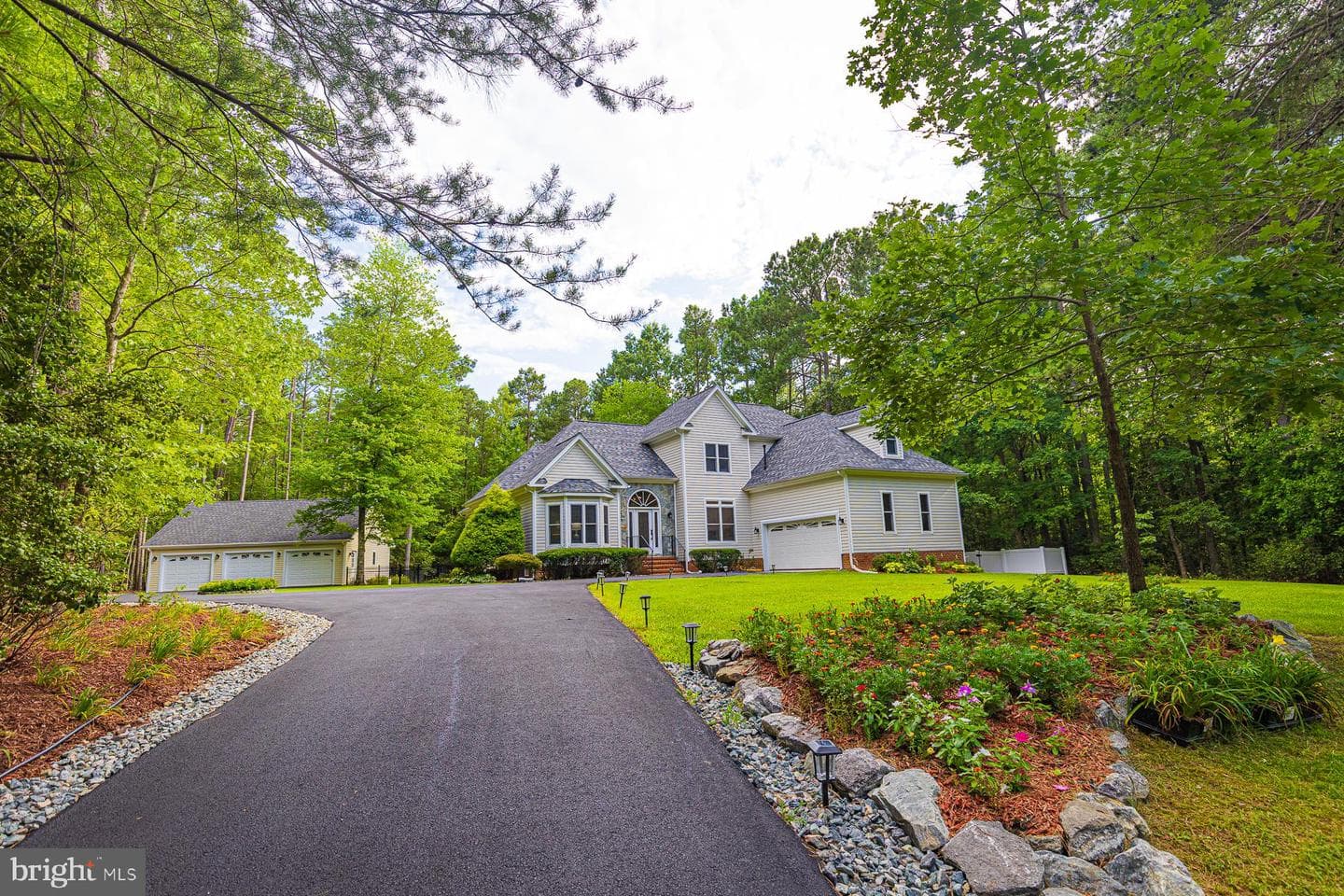 1277 Riverwood Drive, Lancaster