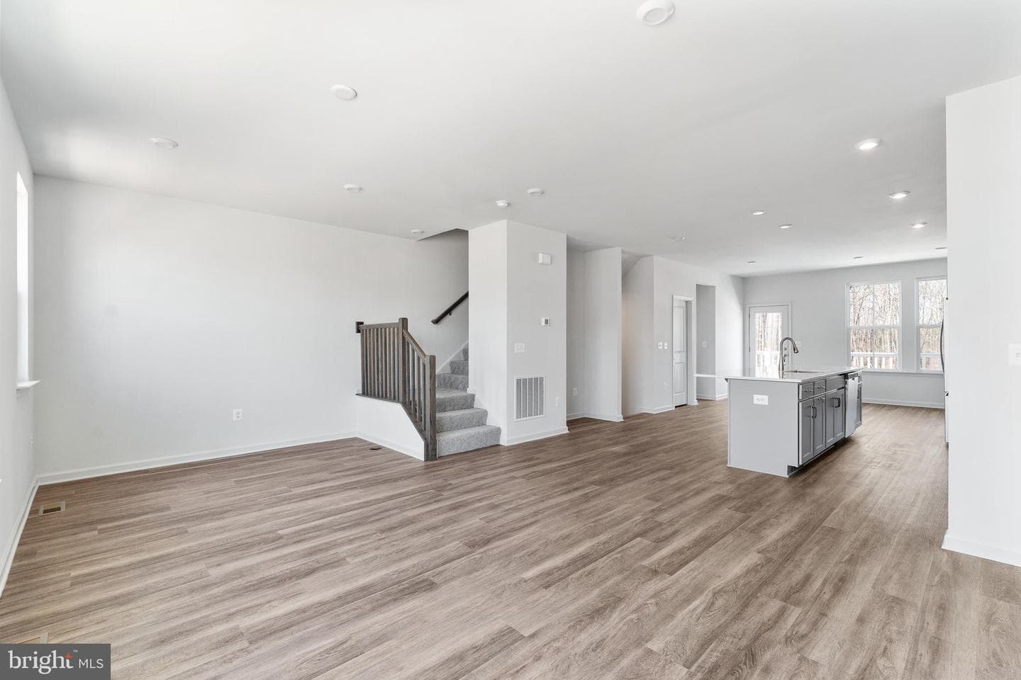 10161 Queens Way photo 11