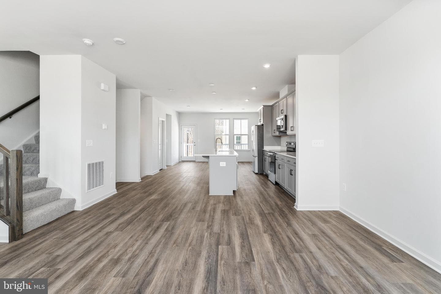 10161 Queens Way photo 12