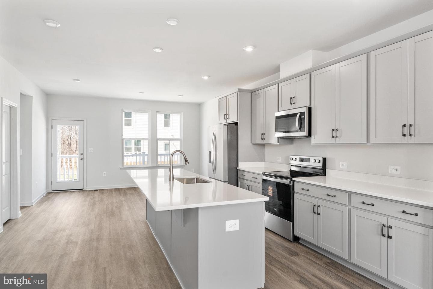 10161 Queens Way photo 16
