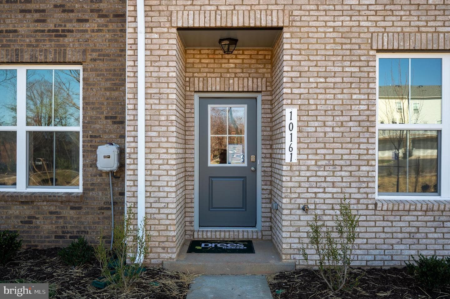 10161 Queens Way photo 4