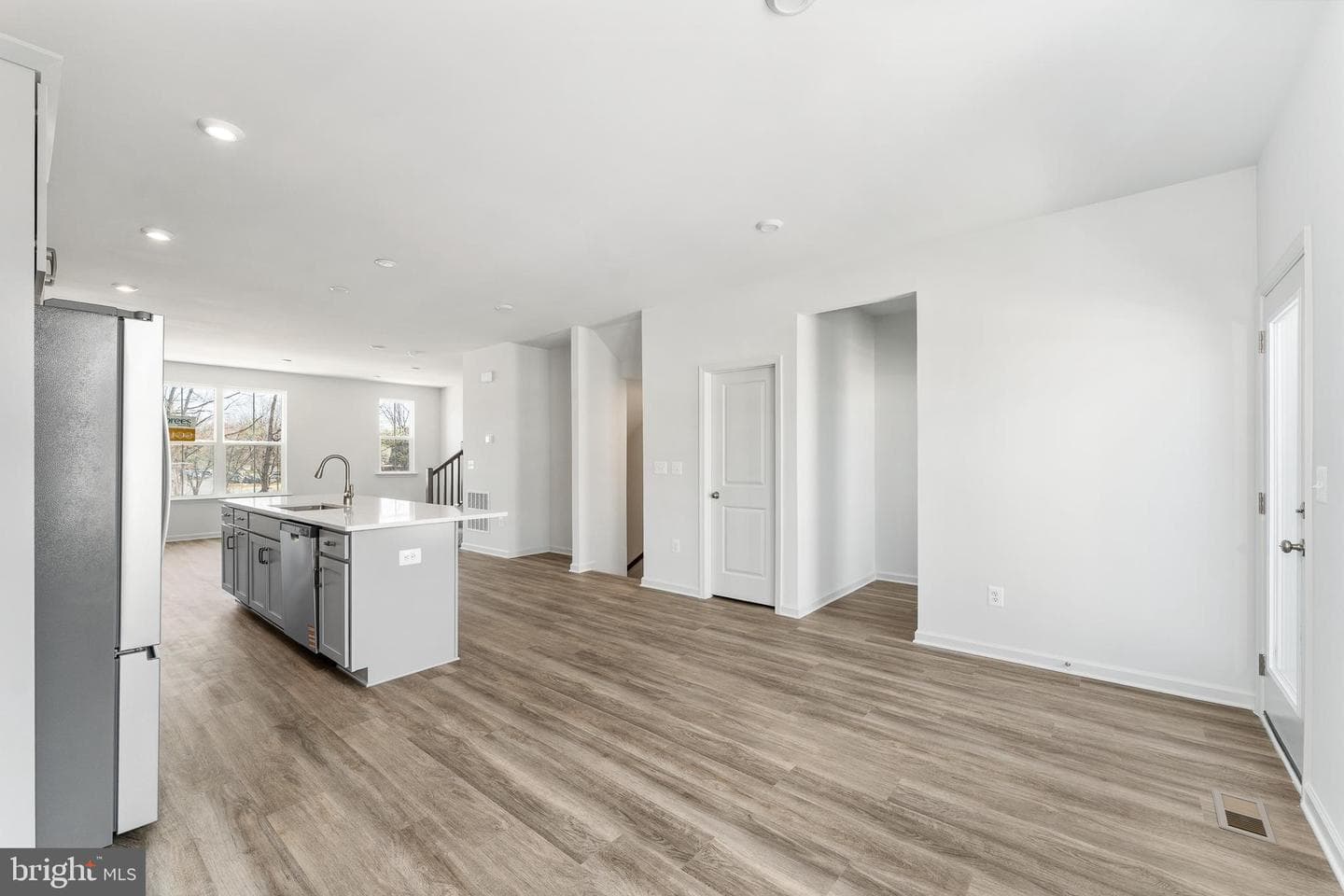 10161 Queens Way photo 9