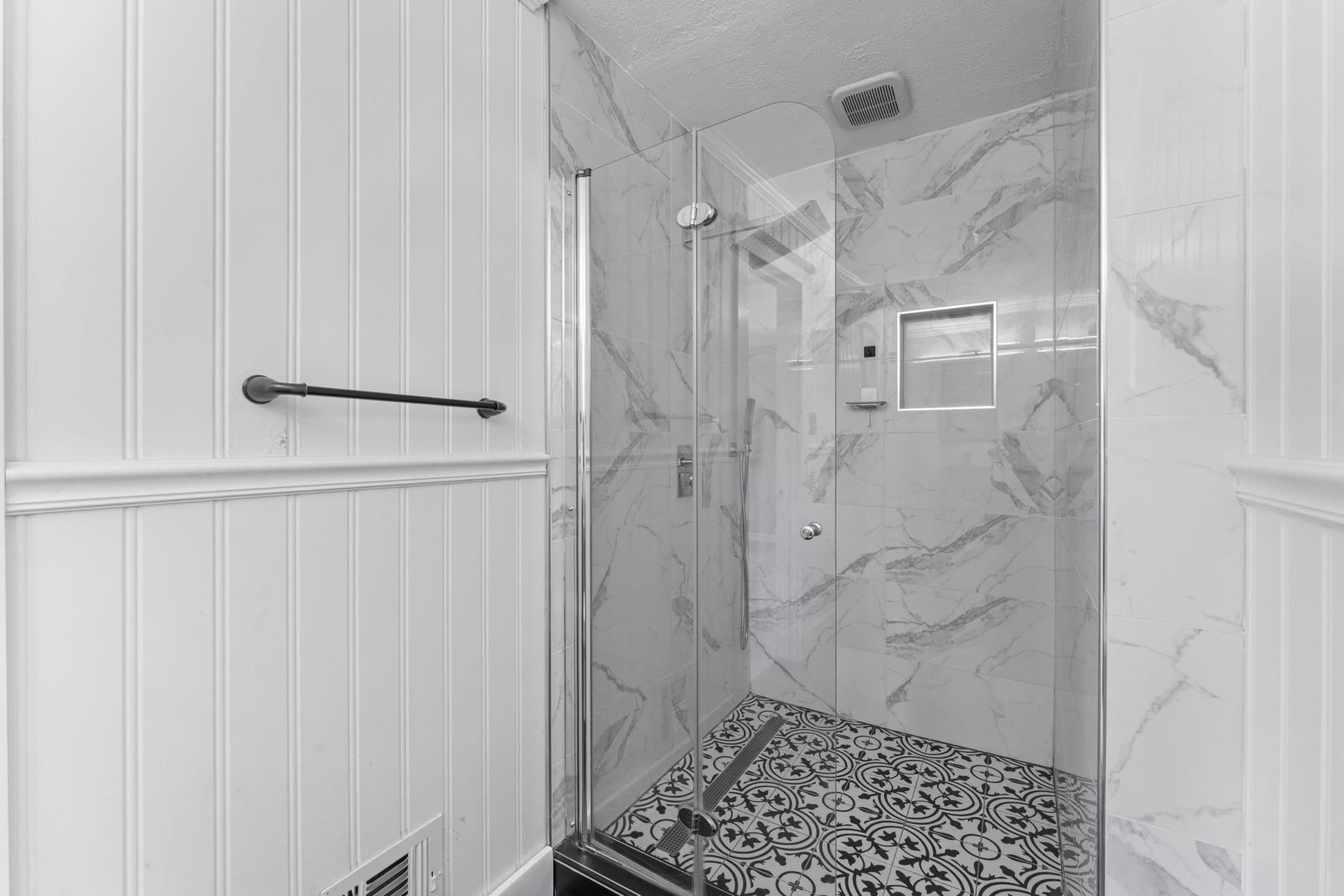 9081 Bonham Circle photo 9