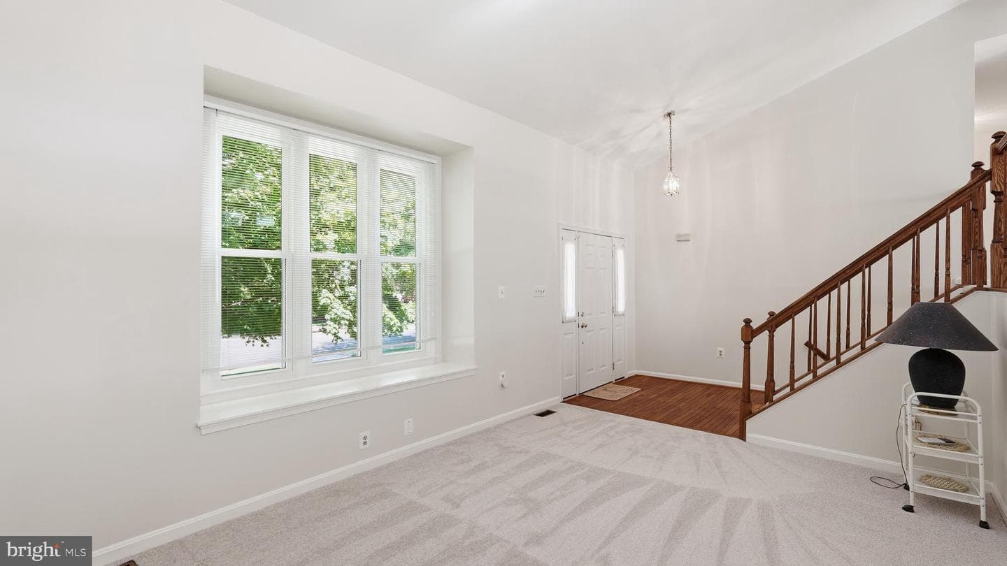 10319 Lee Manor Drive photo 2