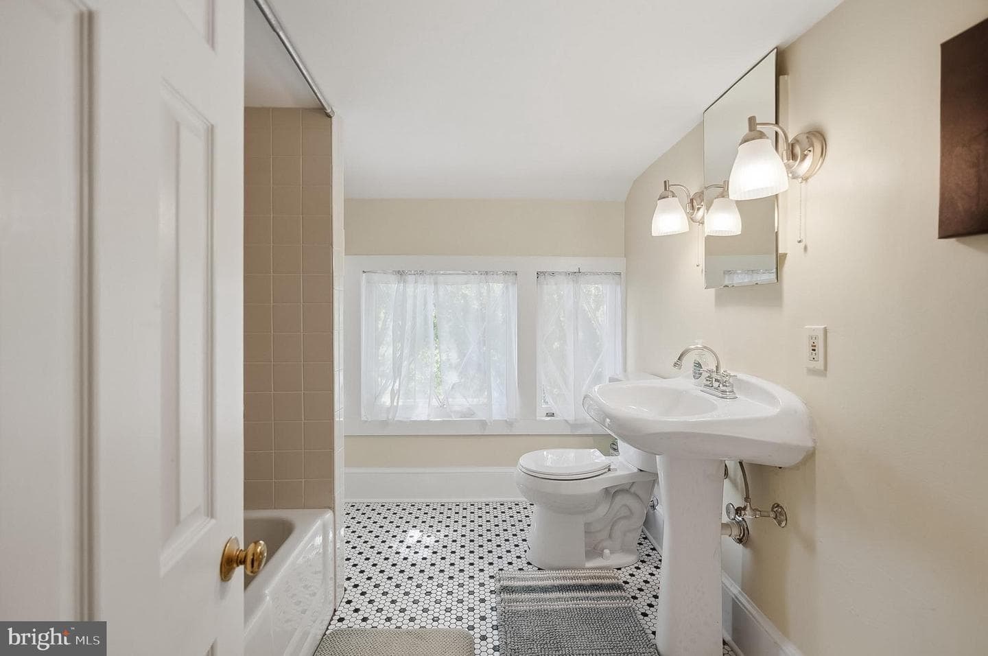 9026 Sudley Road photo 36