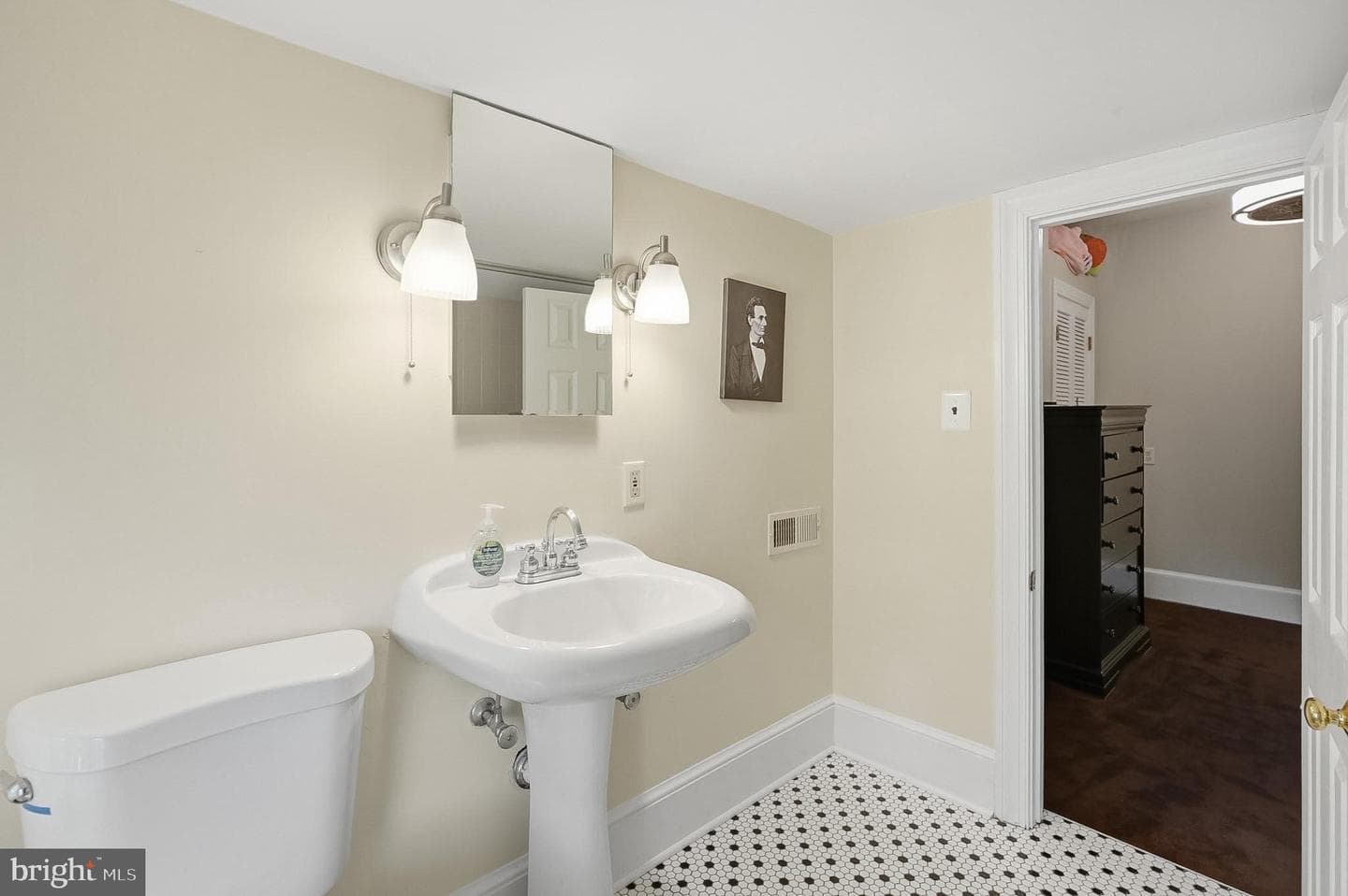 9026 Sudley Road photo 37
