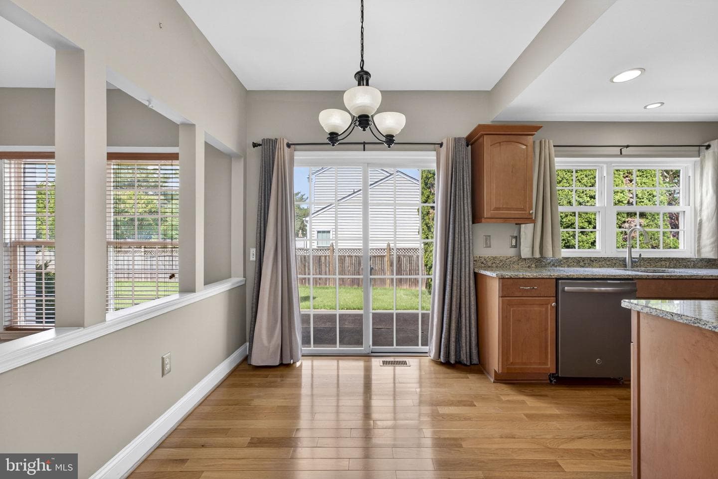 9516 Oakenshaw Drive photo 25
