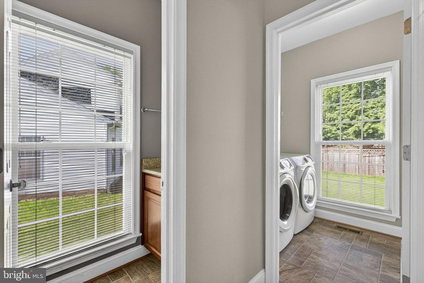 9516 Oakenshaw Drive photo 32