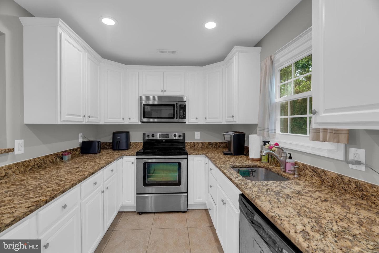 8683 Point Of Woods Drive photo 23