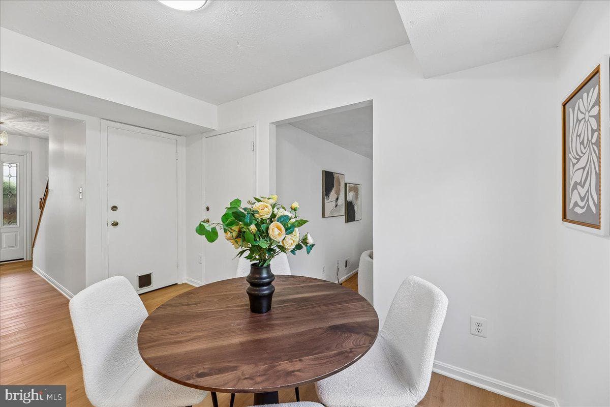 8746 Country Lane photo 12