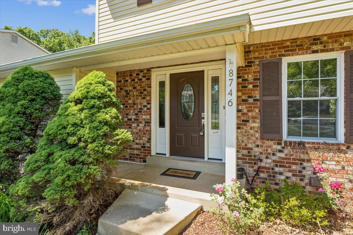 8746 Country Lane photo 2