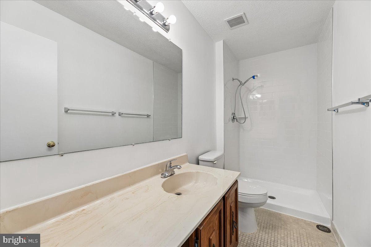 8746 Country Lane photo 20