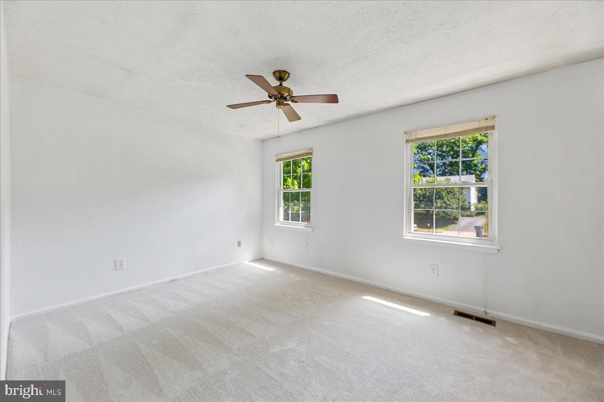 8746 Country Lane photo 21