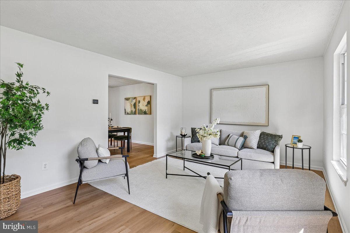 8746 Country Lane photo 4