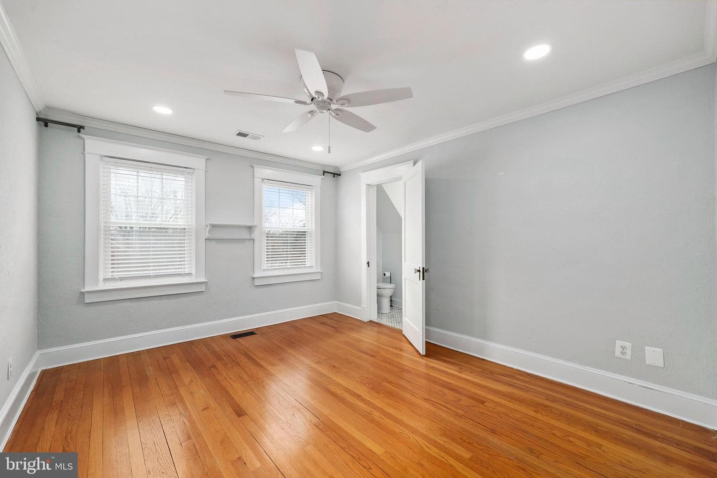 9016 Grant Avenue photo 42