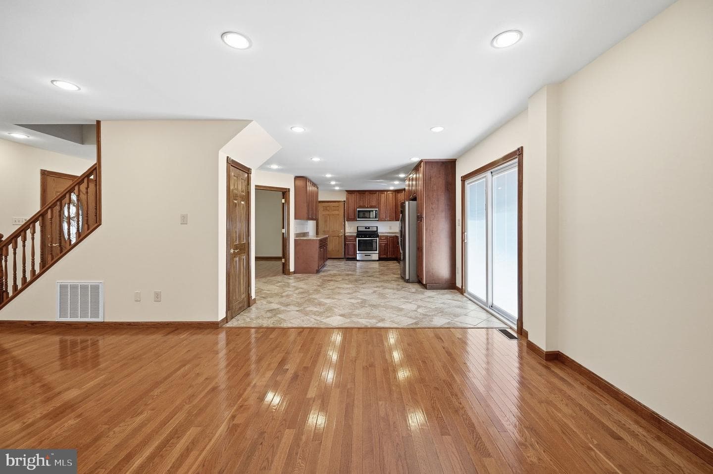 8905 Tudor Lane photo 12