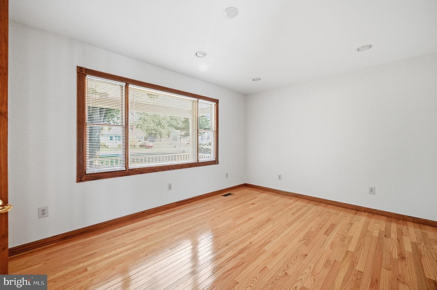 8905 Tudor Lane photo 15