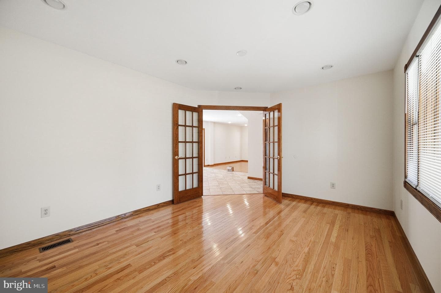 8905 Tudor Lane photo 16