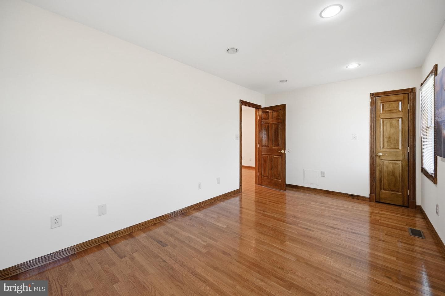 8905 Tudor Lane photo 18