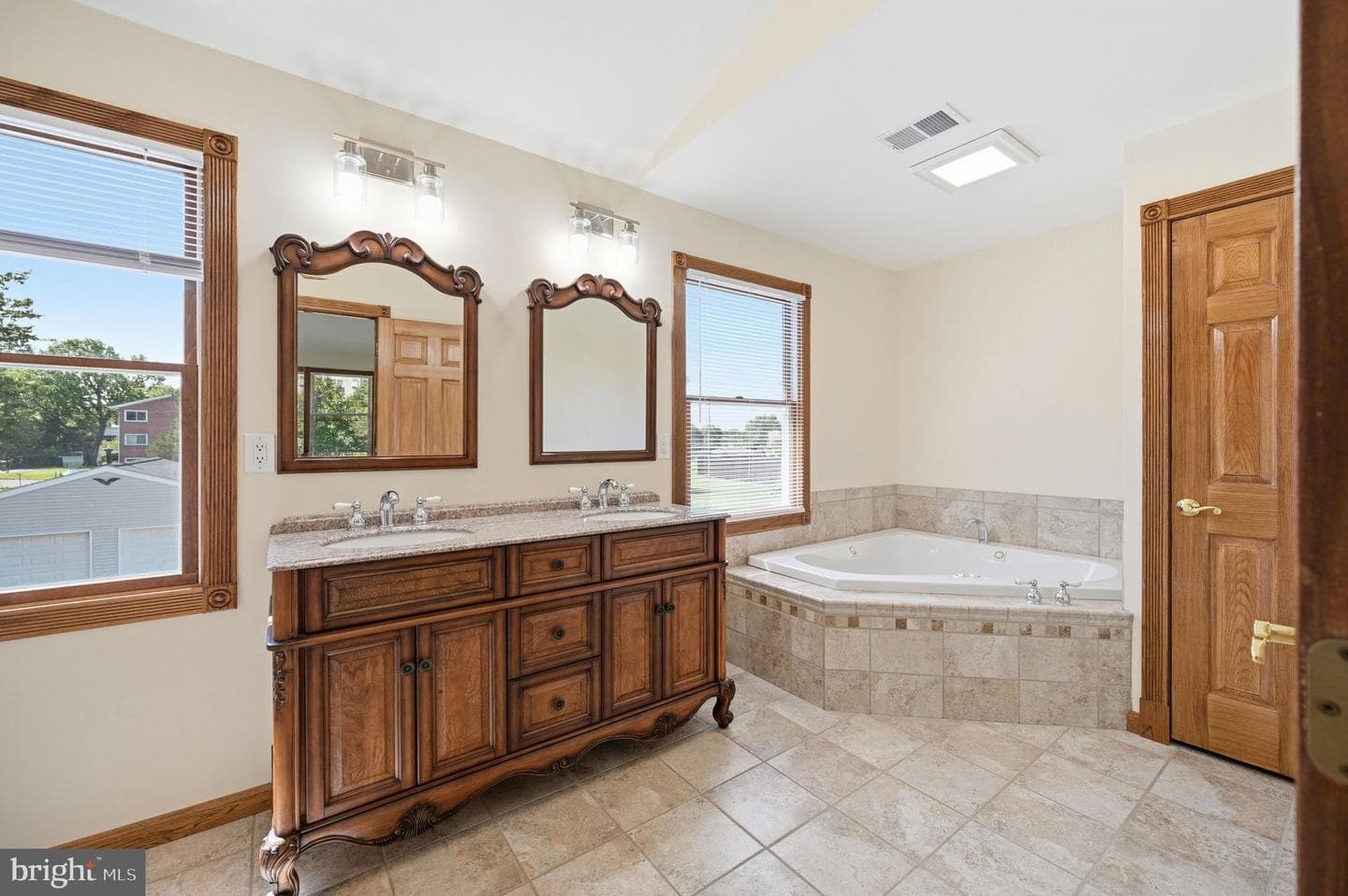 8905 Tudor Lane photo 24