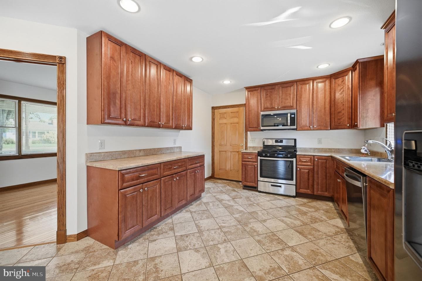 8905 Tudor Lane photo 9