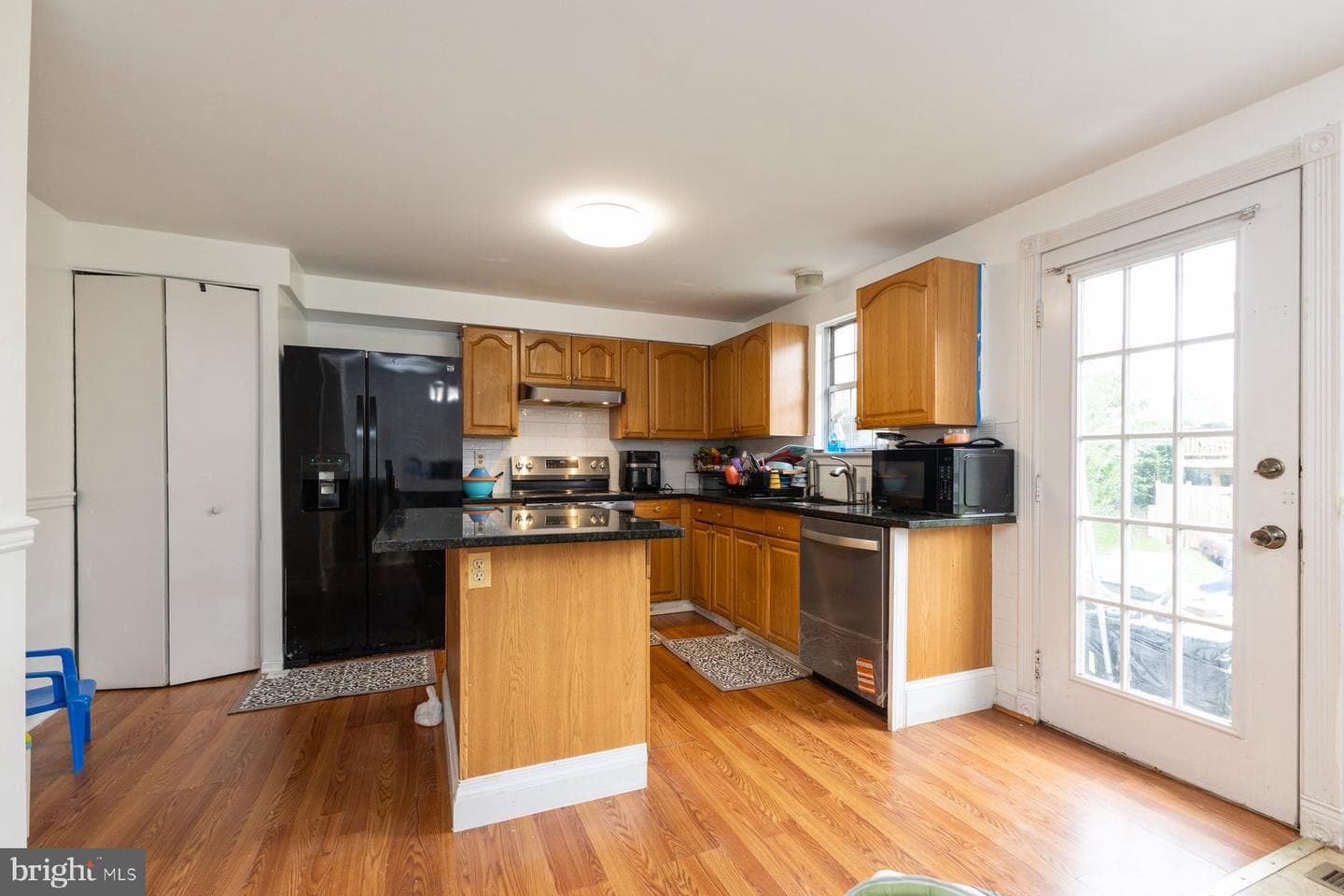 8449 Georgian Ct photo 6