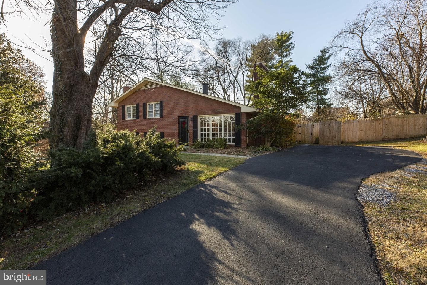 9016 Weir Street photo 3