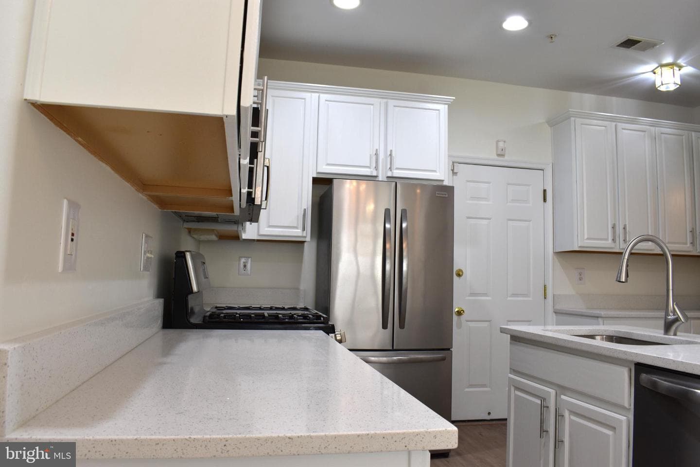 9508 Walker Way photo 4