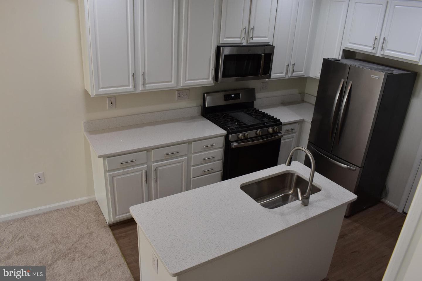 9508 Walker Way photo 7