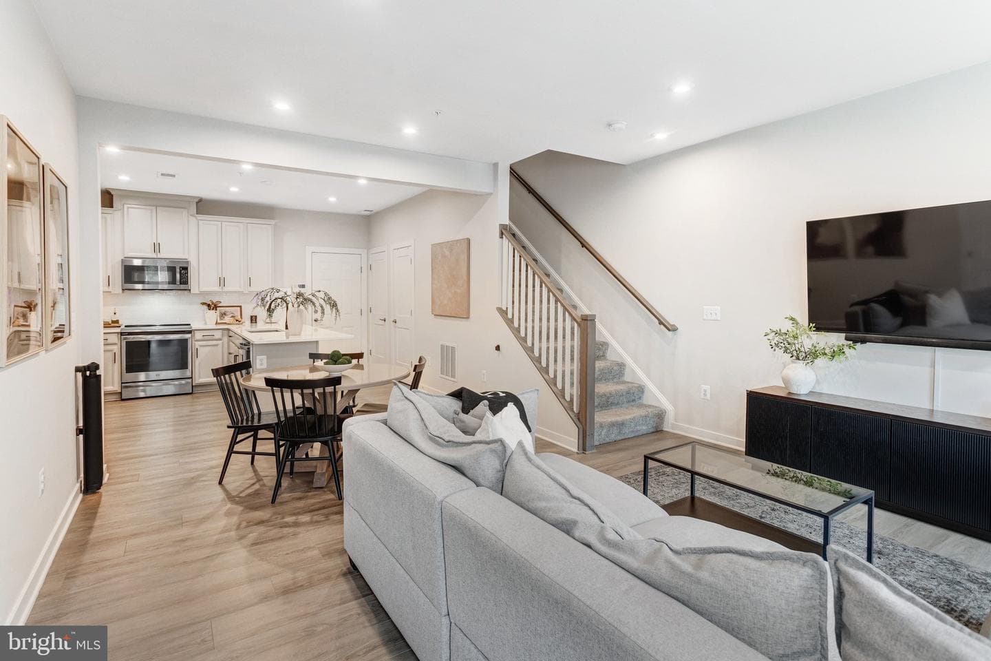 212 Park Central Terrace photo 4