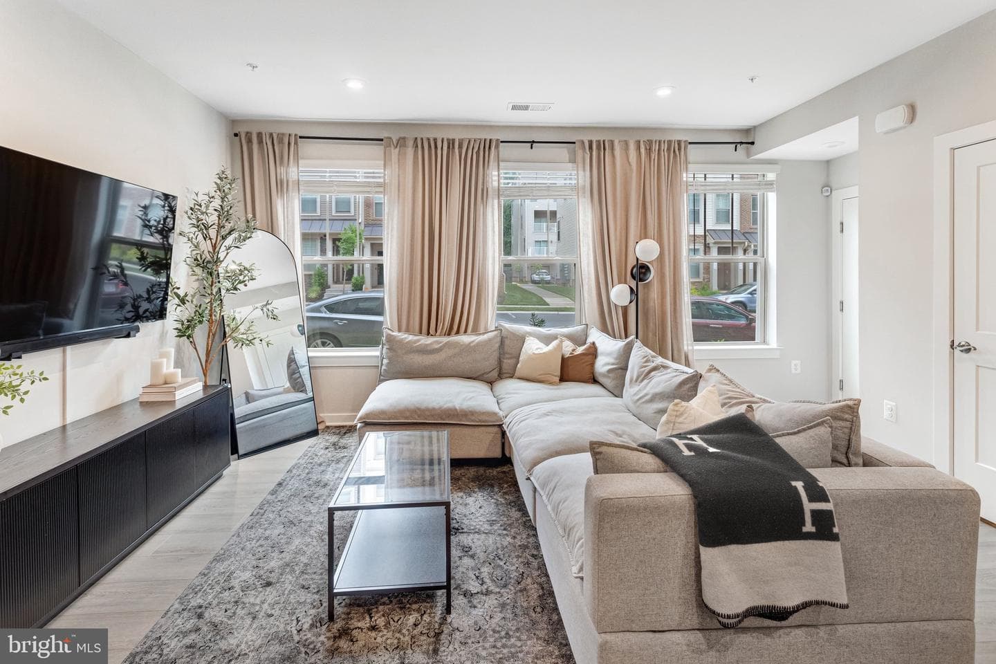 212 Park Central Terrace photo 5
