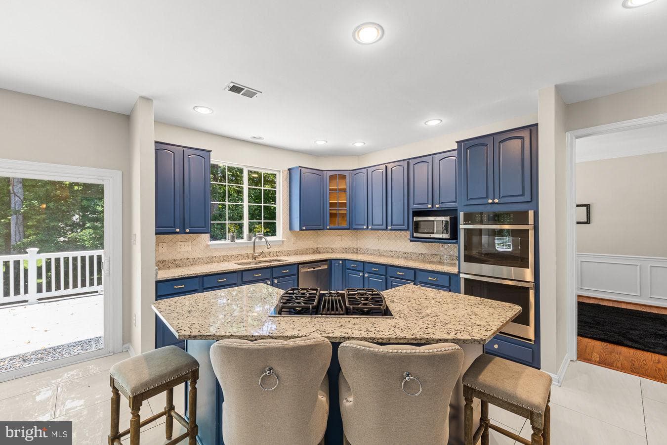 9201 Golf Court photo 16