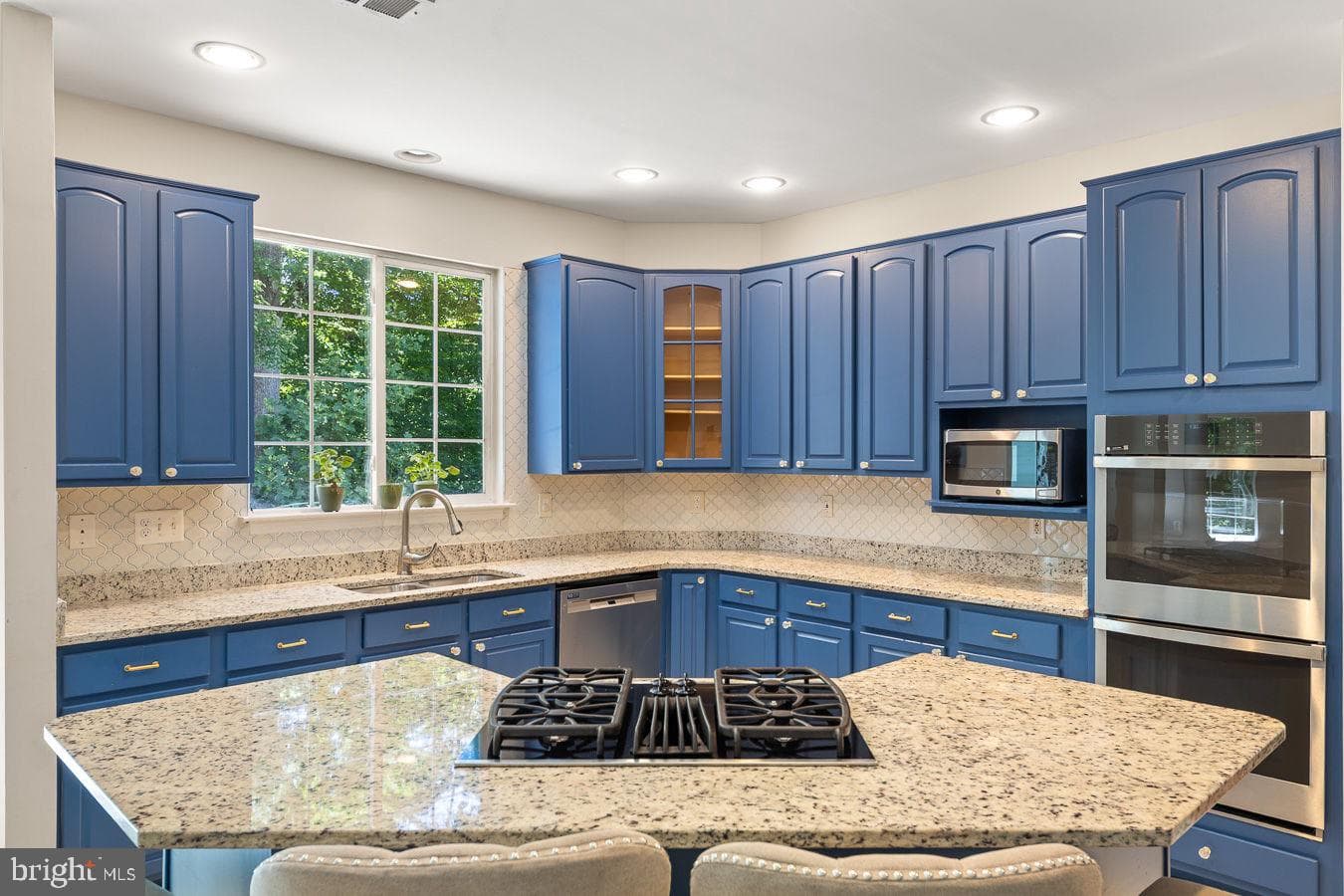9201 Golf Court photo 17