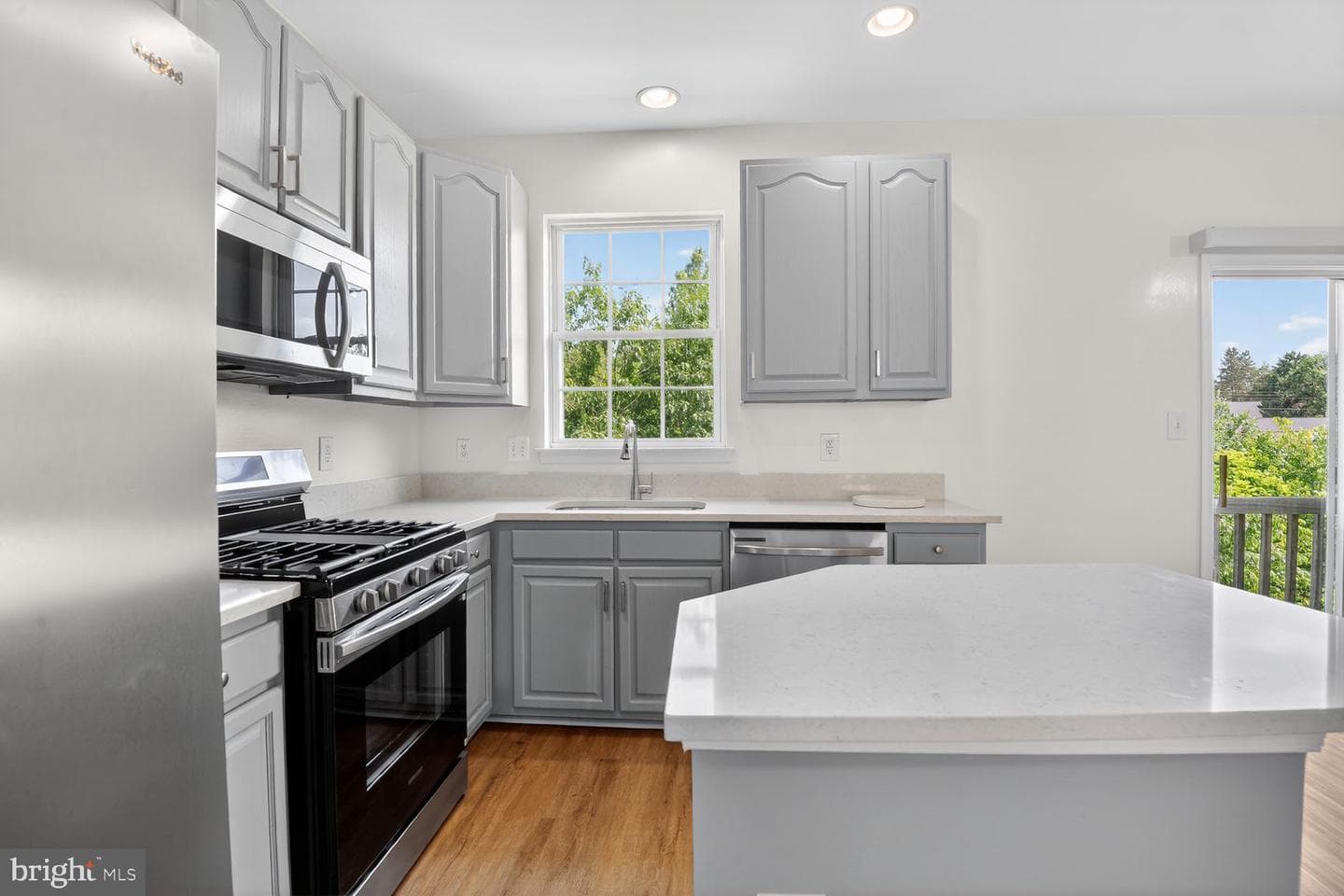 352 Kirby Street photo 11