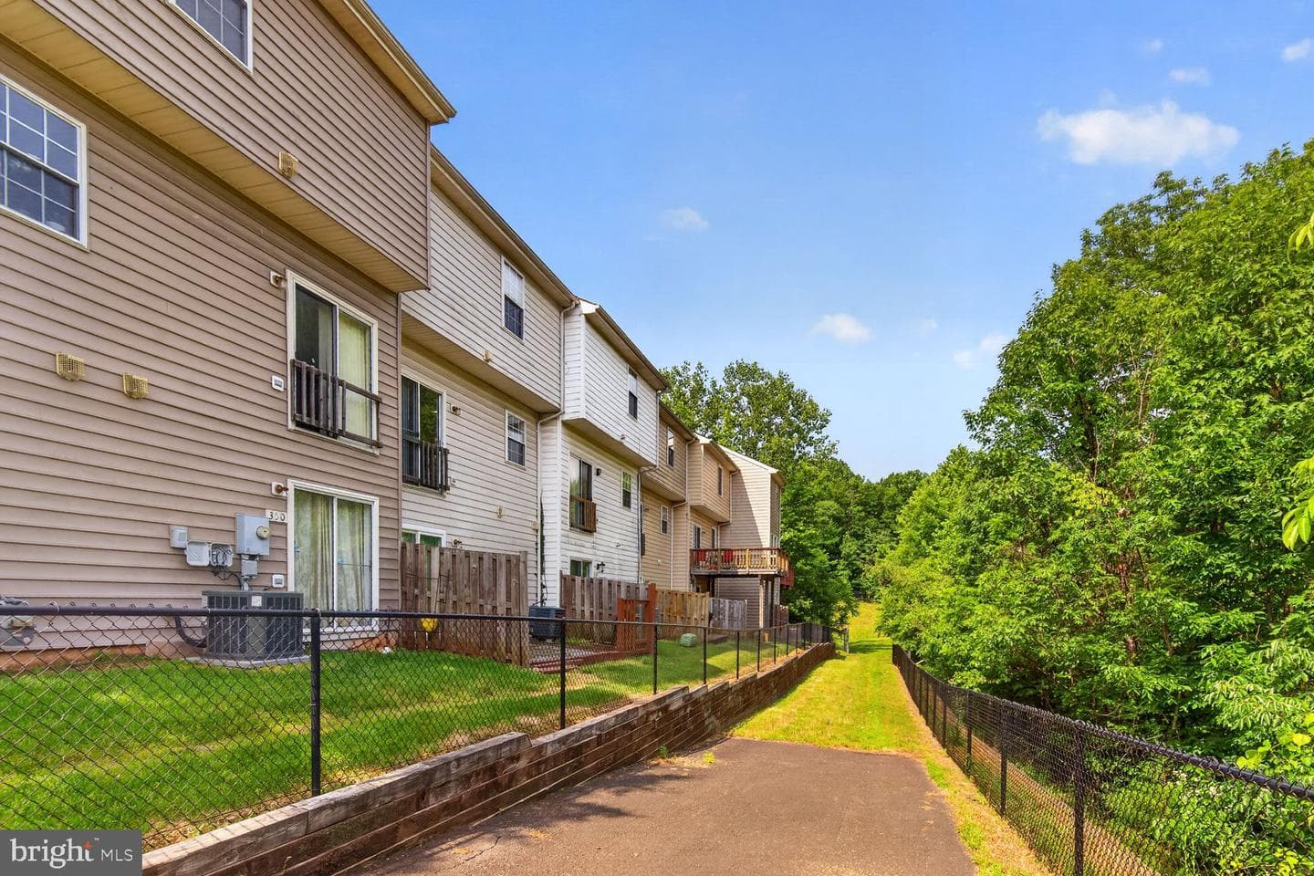 352 Kirby Street photo 19