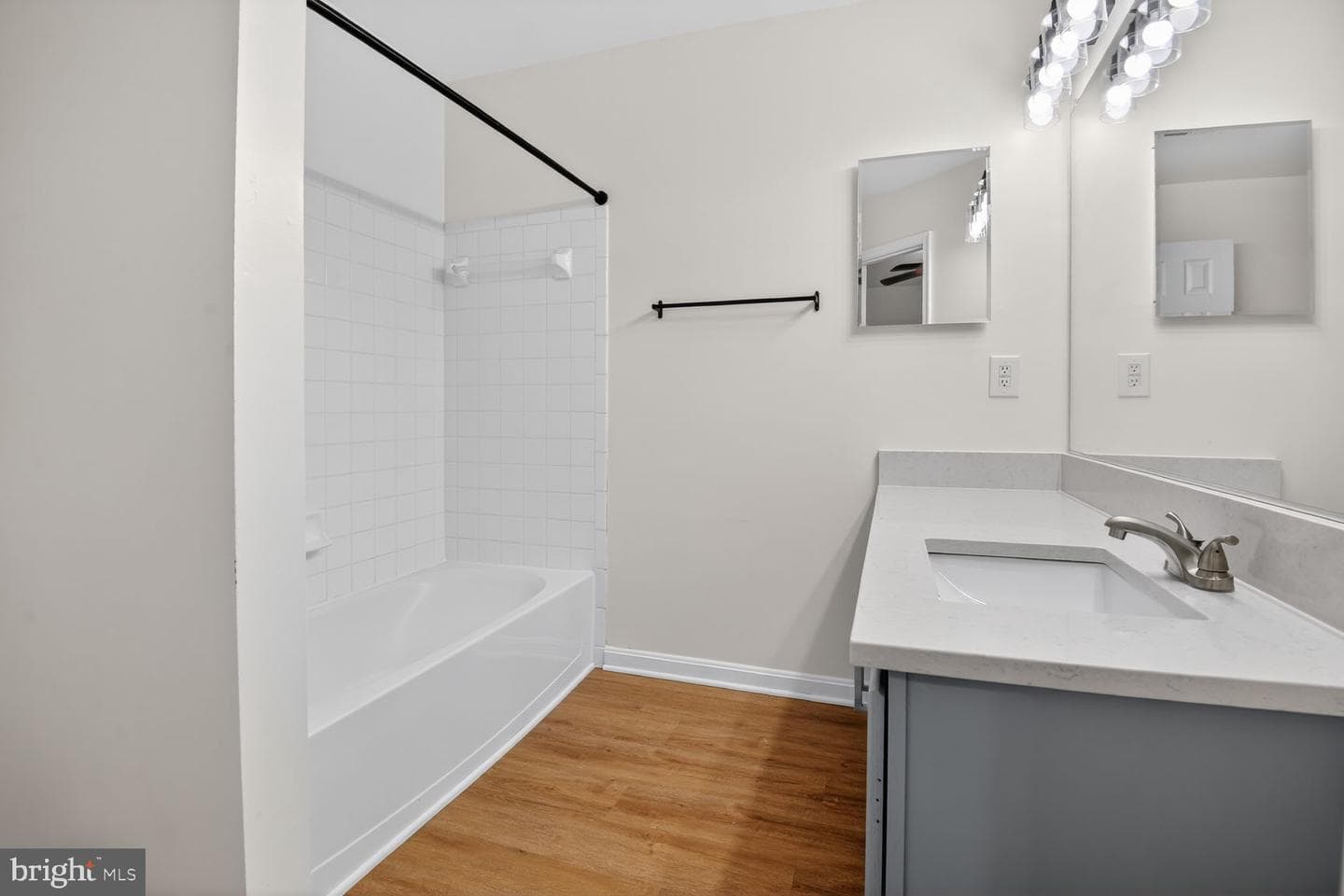 352 Kirby Street photo 24