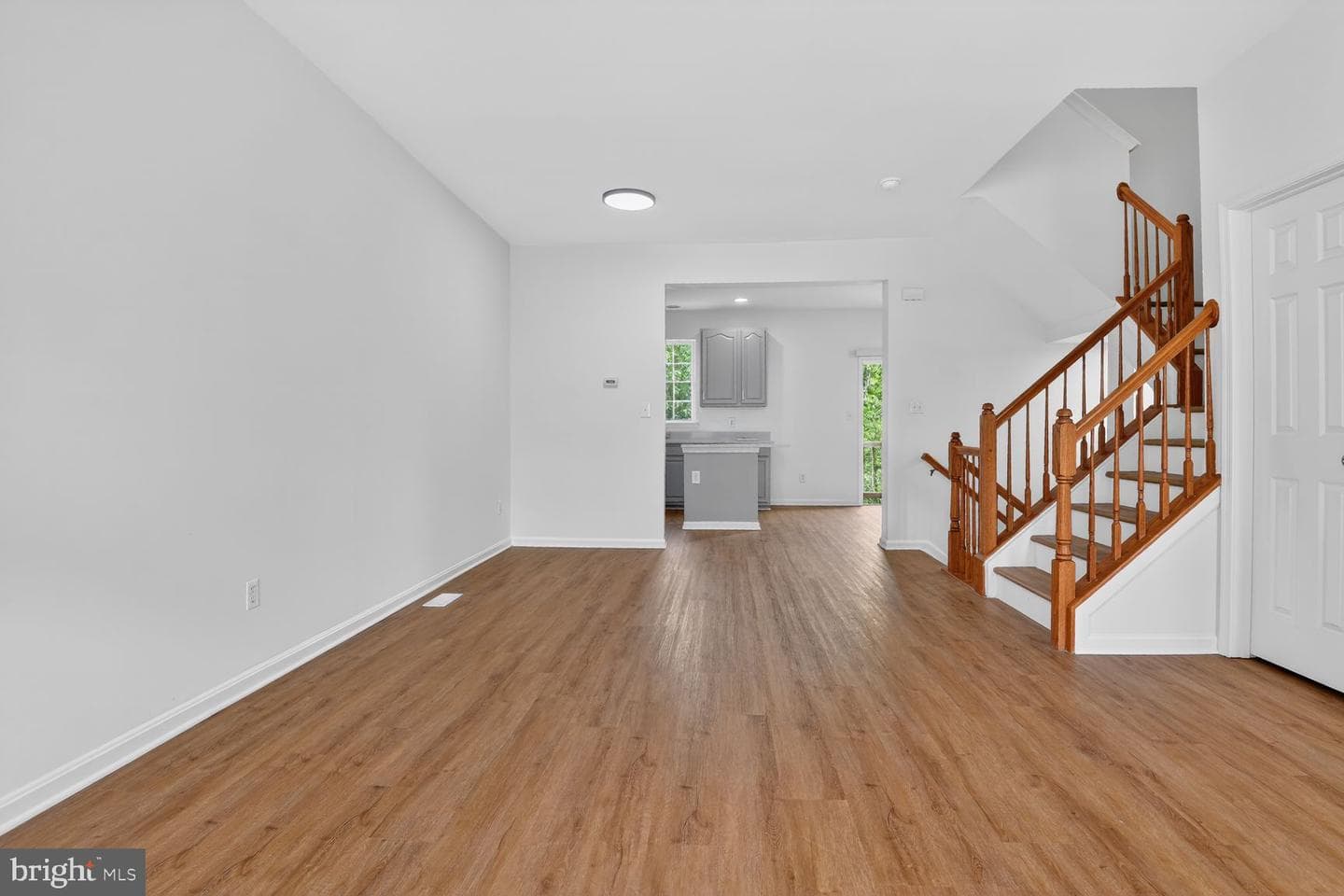 352 Kirby Street photo 3