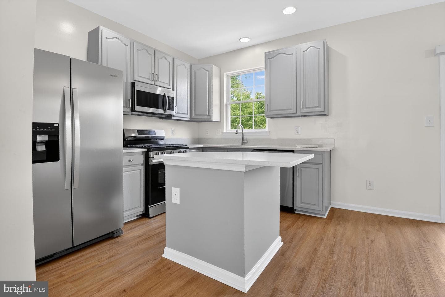 352 Kirby Street photo 8
